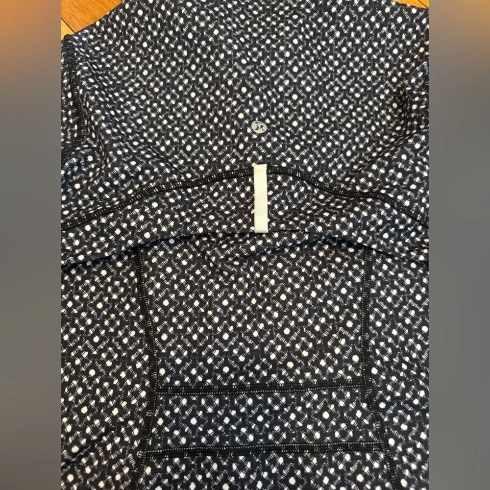 Lululemon Black White Print Zip Up Jacket Size 6 Hooded‎ Athletic Running Jacket